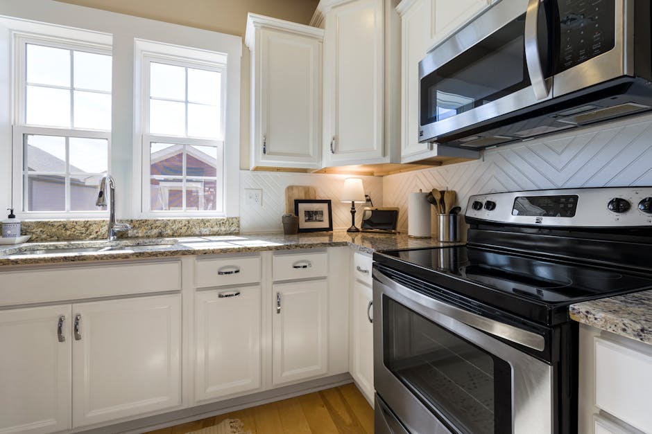 Comparing black range hoods: Choosing the right style for your kitchen design
