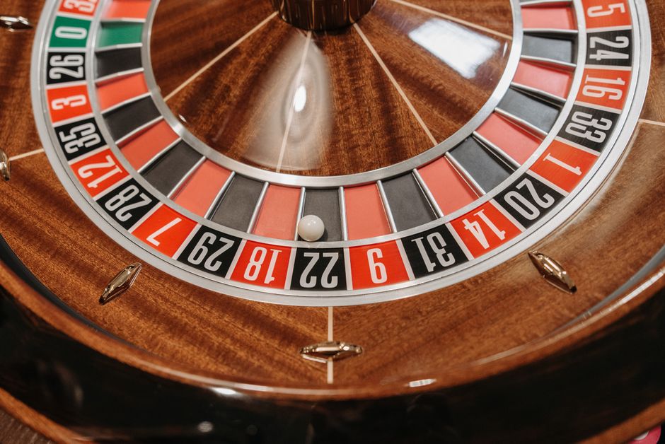 The Modern Slot Machine: Engineering, Probability, and the Digital Transformation